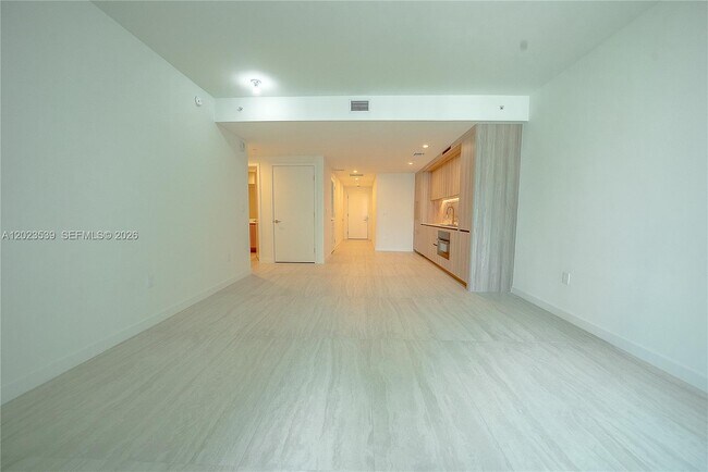 Photo - 77 SE 5th St Unidad 2203