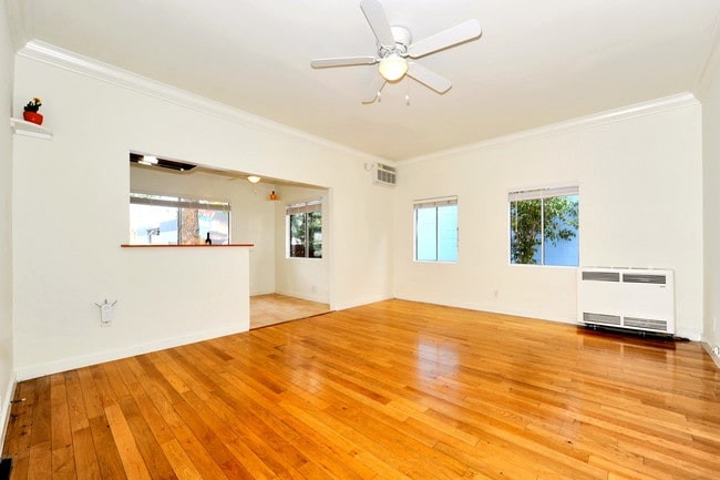 Building Photo - 1650 Winona Blvd Rental