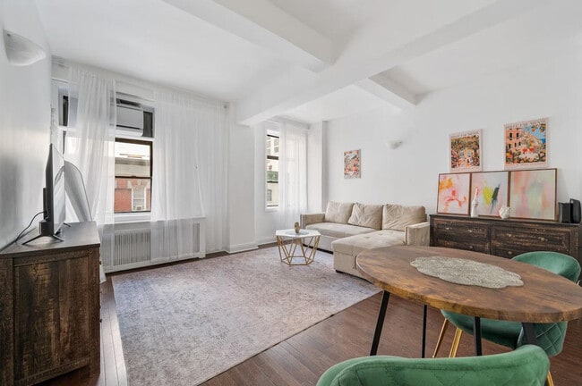 Building Photo - 132 E 45th St