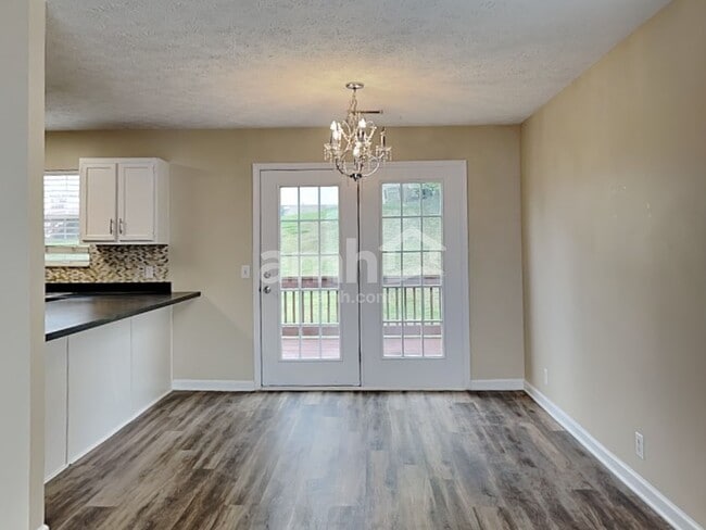 Photo - 3107 Creekview Ln