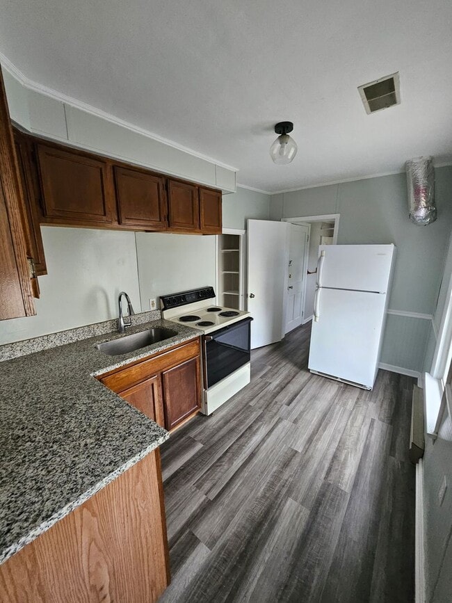 Photo - 202 W Howard St Unit 2