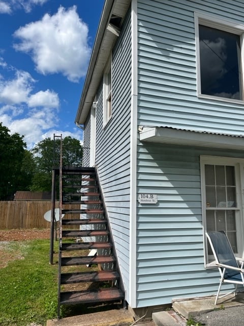 Building Photo - 104 W Hembree St Unit B Rental