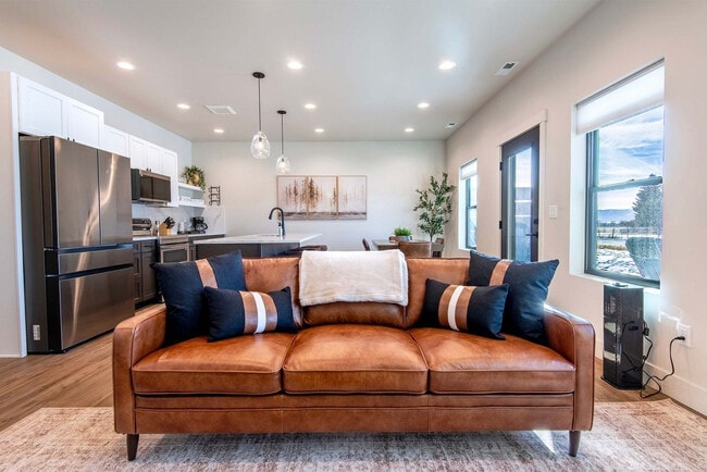 Photo - 690 Stone Peak Lp Unit ID1466390P