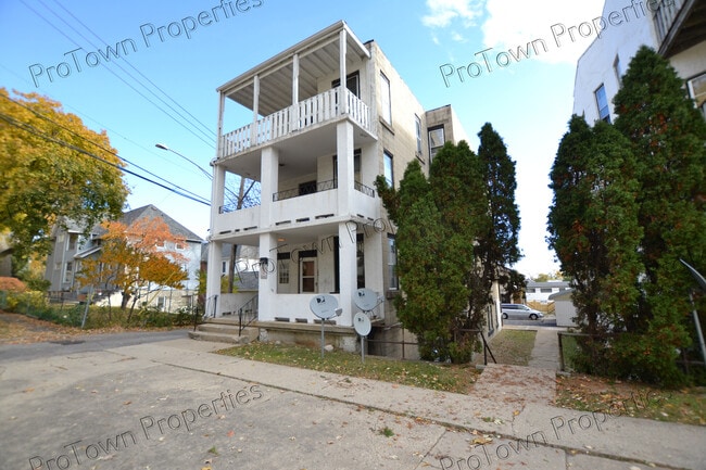 Building Photo - 112 Nicholson St Unit 2W