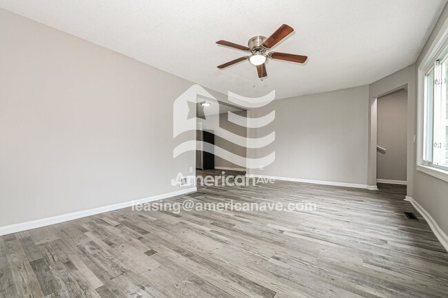 1217 E South Ave