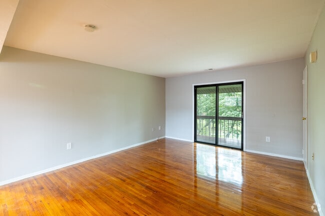 1 habitación, 1 baño - 797 pies cuadrados - Sala de estar - Easton North Apartments