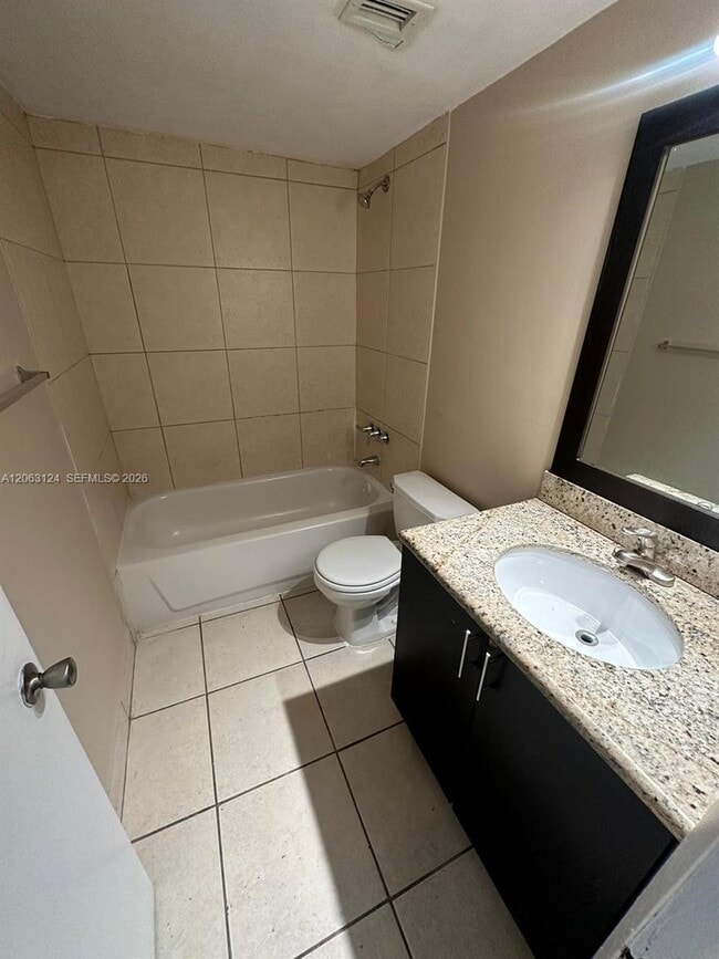 Photo - 482 NW 165th St Unidad A306