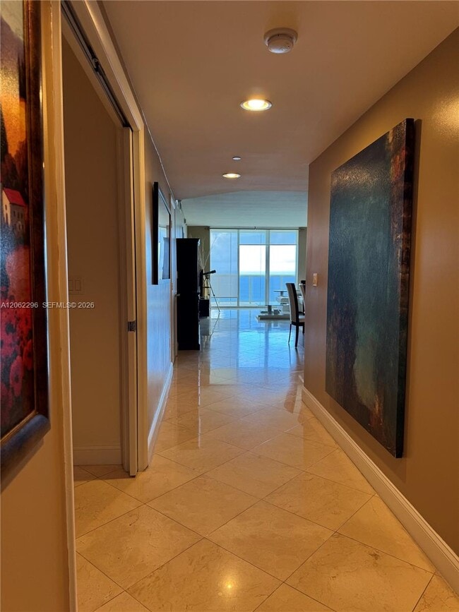 Building Photo - 1850 S Ocean Dr Unit 4203