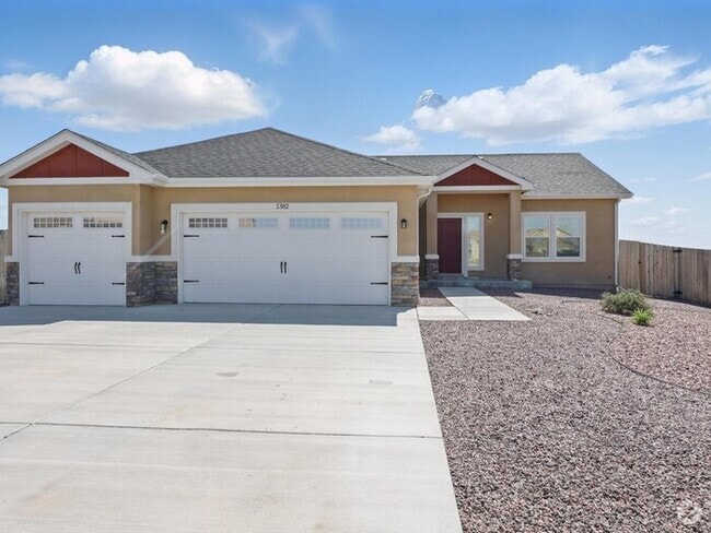 Building Photo - 1382 N Ladonia Dr Rental