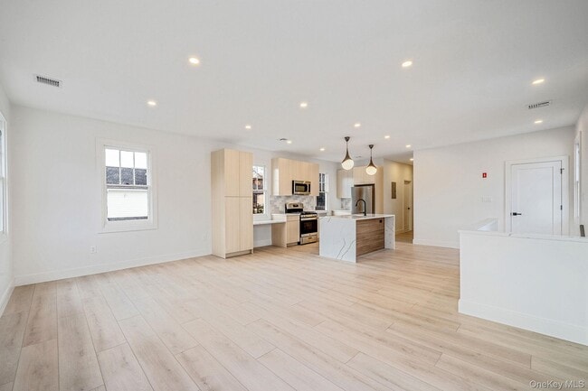 Photo - 24 Skillman St Unit Upper