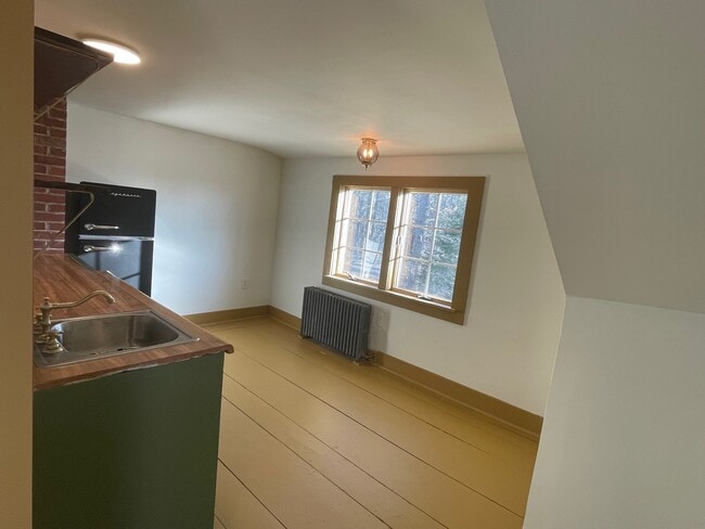 Kitchen - 252 George Wright Rd Unit #1