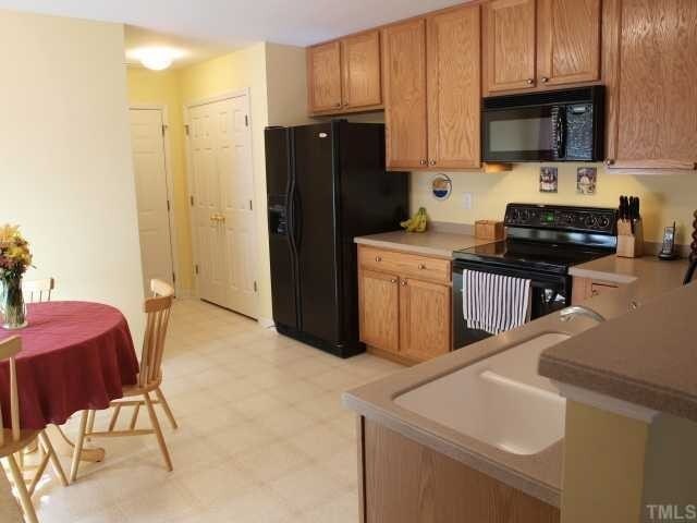 Photo - 3 Bedroom Townhouse In Wakefield with 1 Car Garage