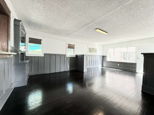 Photo - 1661 W 36th Pl
