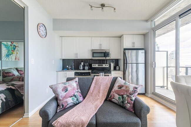 Photo - 19 The PATH - Maple Leaf Square Unit ID1346007P