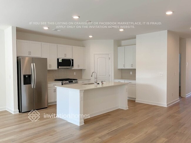 Photo - 204 E Millbrook Dr