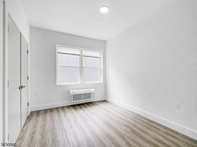 Photo - 1133-1133Stuyvesant Stuyvesant Ave.
