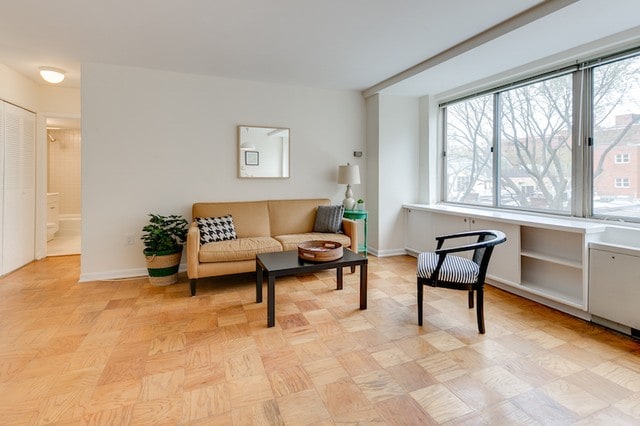 Building Photo - 922 24th St NW Unit 304 Rental