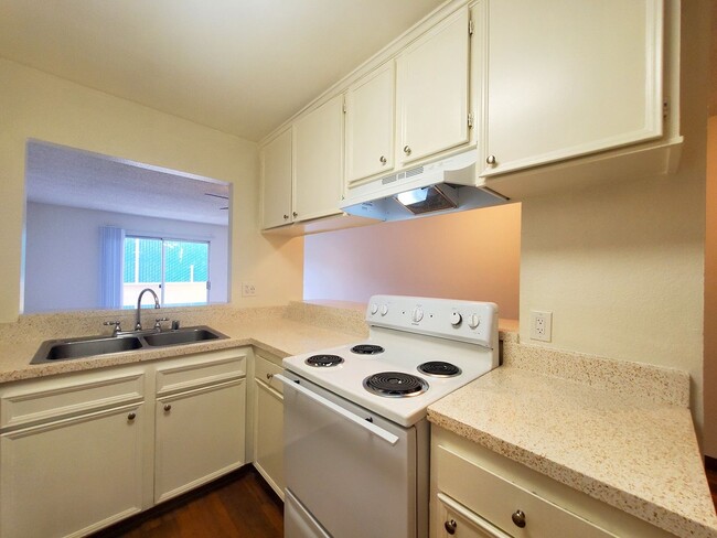 Photo - Emerald Vista Apartments