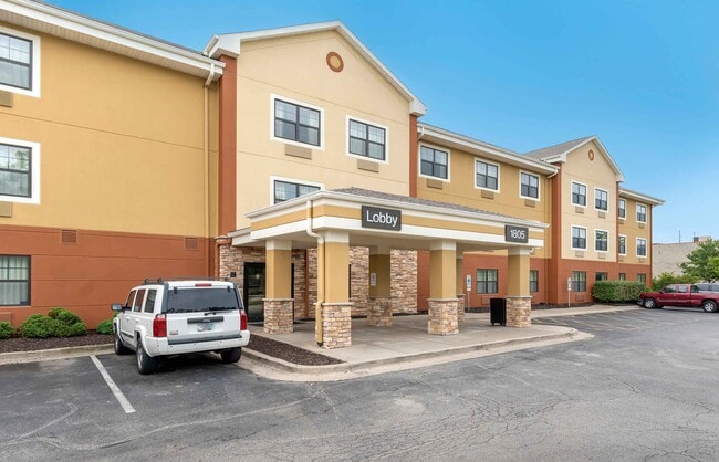 Building Photo - Furnished Studio-Bloomington - Normal Rental