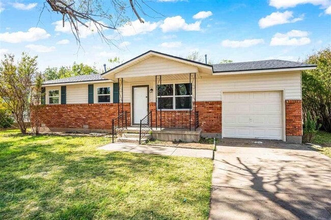 Building Photo - 703 SE Sullivan Dr