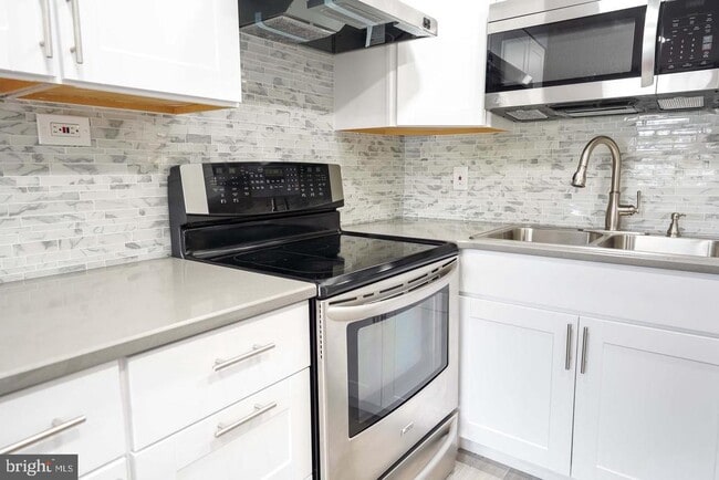 Building Photo - 6415 3rd St Rental