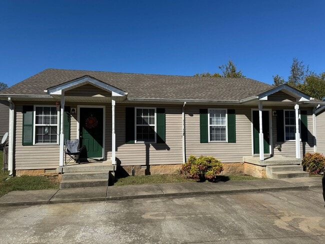 Building Photo - Fry - 918 1/2 Kingsbury Dr Unit B