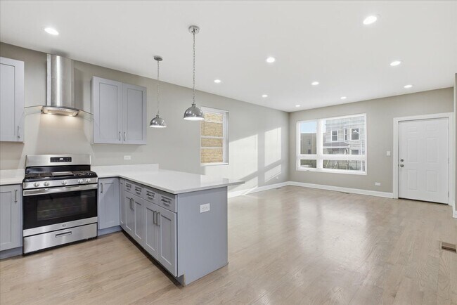 Photo - 1048 N Lawndale Ave Unit 1