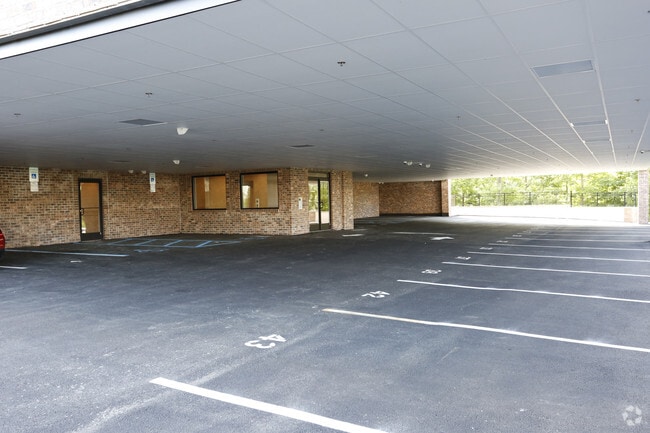 Estacionamiento - Hilltop Apartments of Totowa