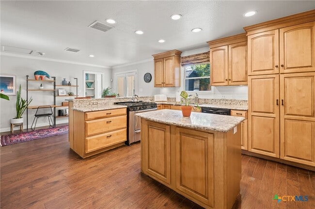 Photo - 1113 W Oltorf St