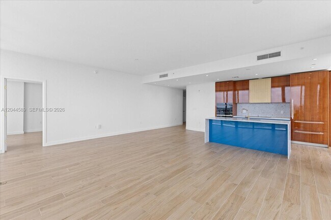 2678 Tigertail Ave Unit 1001