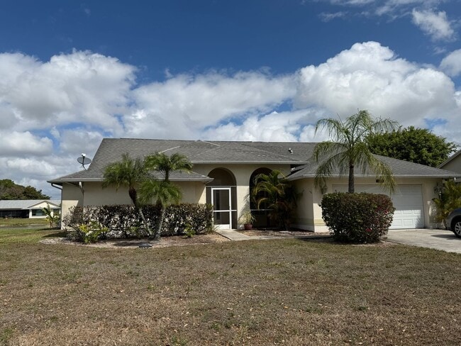 Building Photo - ANNUAL RENTAL - 4 BED / 3 BATH LAKE FRONT POOL HOME IN REGENT PARK