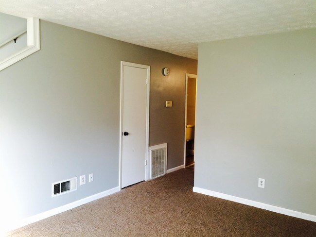 Photo - 205 Meadowbrook Ct