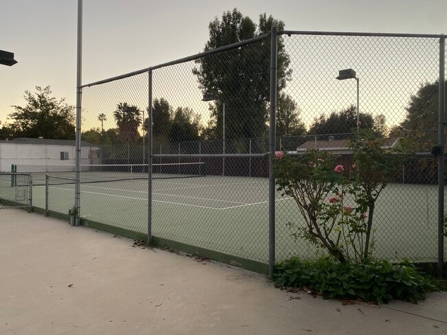 Photo - 22636 Oxnard St