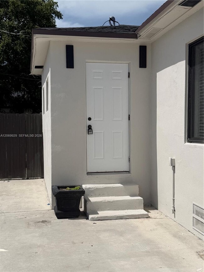 Photo - 107 W Pembroke Rd