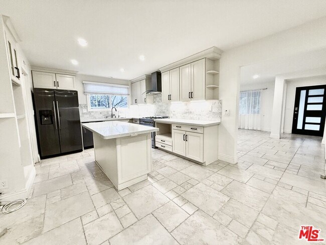 Photo - 23744 Hartland St Casa