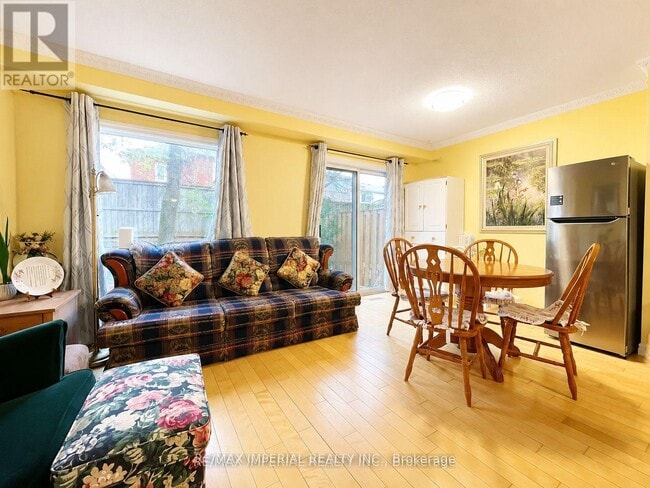 Photo - 2955 Thomas St