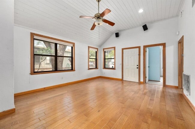 Photo - 1811 Waterston Ave