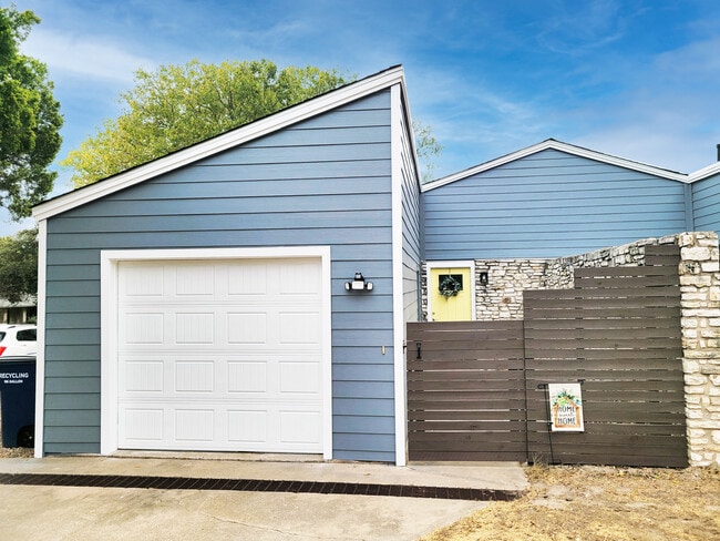 Building Photo - 920 Sirocco Dr Unit A