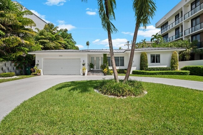 Building Photo - 3551 E Glencoe St