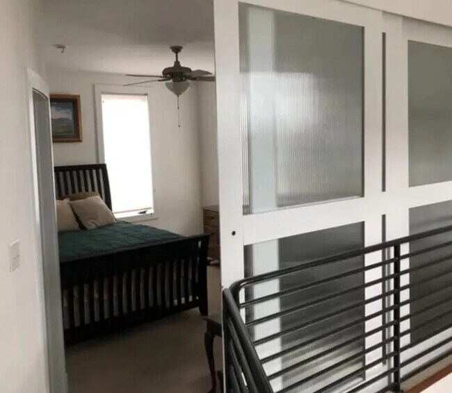 Guest bedroom - 1714 W Cary St Unidad 4