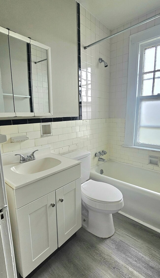 Photo - 305 Main St Unit 4