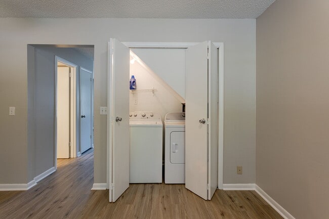Building Photo - 241 Colt Dr B Unit B Rental