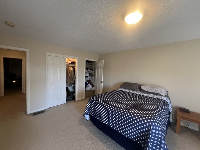 Photo - 1460 Bergamont St