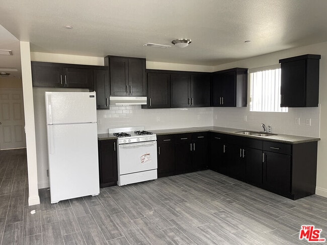 Photo - 708 W 50th St