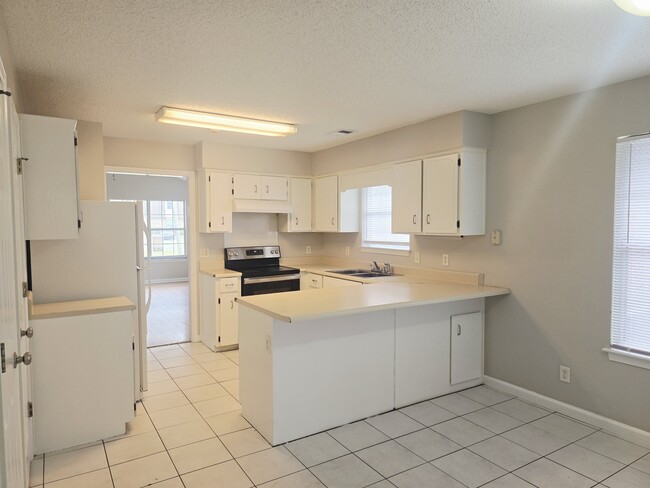 Photo - 212 E Mell St