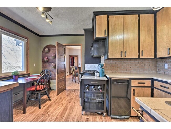 Photo - 108 2nd St S