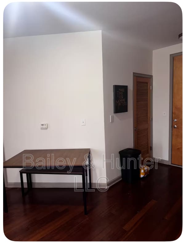 Photo - 898 Oak St SW