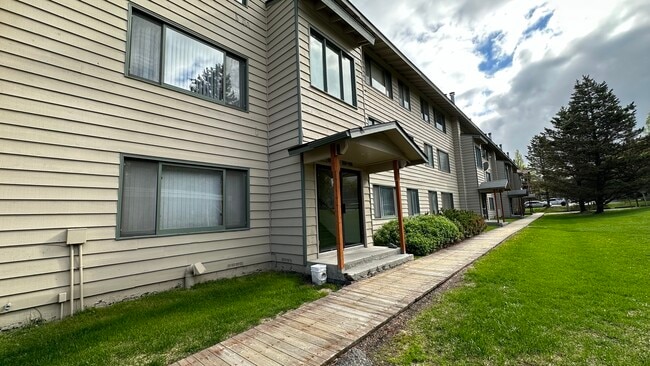Building Photo - 305 Donna Dr Unit 25