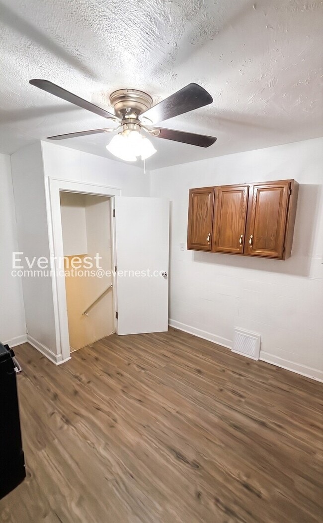 Photo - 3 Bed/2 Bath Home with Fenced Yard / Vouchers Accepted / Available Now!
