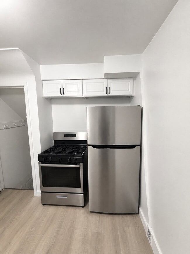 Photo - 21748 Moross Rd